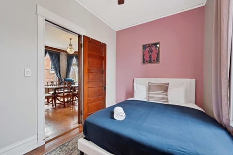 Vintage 3 Bed Condo in Chicagolands Trendy Berwyn condo Apartment in Berwyn