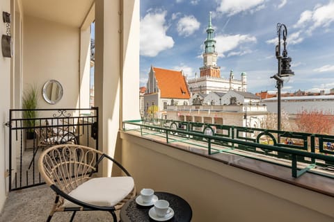 View (from property/room), Balcony/Terrace, City view