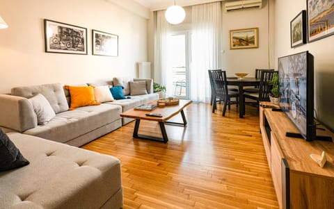 TV and multimedia, Living room, Seating area, Dining area, air conditioner
