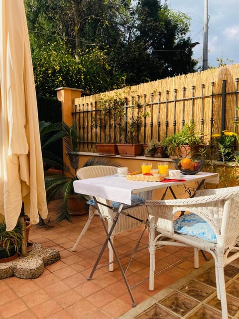 Balcony/Terrace, Dining area, Garden view