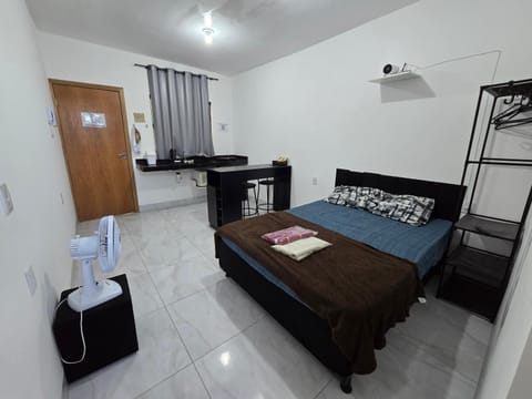 Bed, TV and multimedia, Kitchen or kitchenette, Photo of the whole room, Bedroom, towels