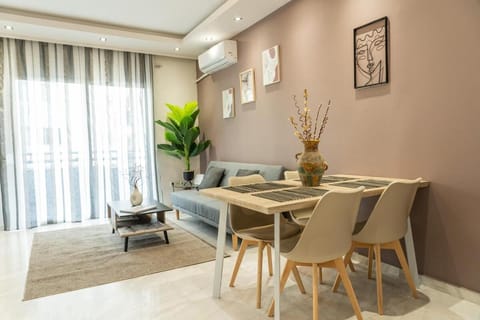 Living room, Seating area, Dining area