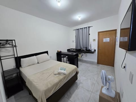 Bed, TV and multimedia, Photo of the whole room, Bedroom, hair dresser, towels