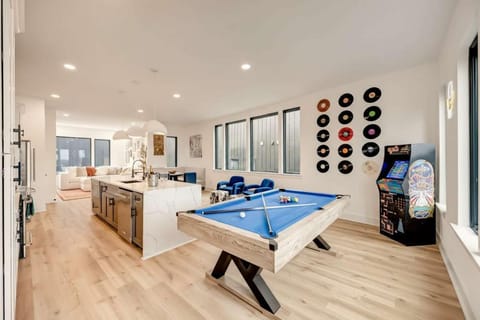 Rooftop Deck Hot Tub & Game Room in Nashville House in Berry Hill