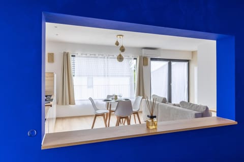 Seating area, Dining area