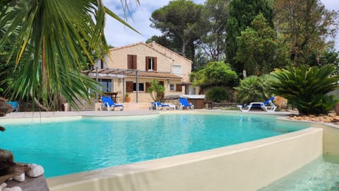 Property building, Patio, Spring, BBQ facilities, Garden, Balcony/Terrace, Garden view, Pool view, Swimming pool, Open Air Bath, internet, pet friendly, sunbed