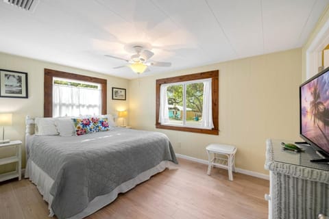 Gulf Girl a vintage Cedar Key retreat House in Cedar Key