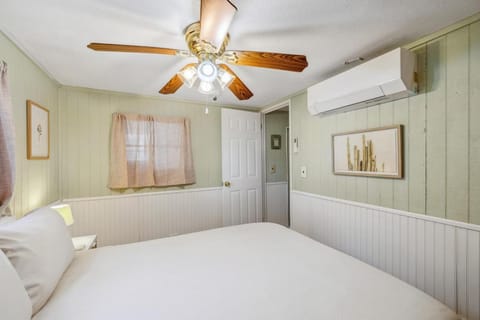 Charlenes Retreat laid back vibes House in Cedar Key