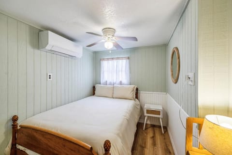 Charlenes Retreat laid back vibes House in Cedar Key