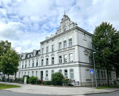 Property building, Location