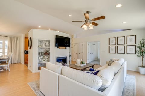 Fish, Boat and Hike Lakefront Home with Game Room! House in Smith Mountain Lake