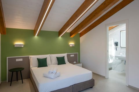 Rossy Palace - Amalficoast Suites Bed and Breakfast in Furore