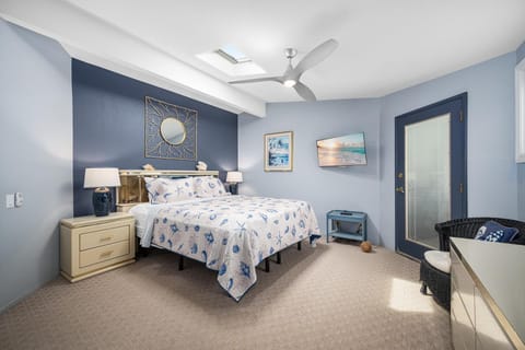 Luxurious Oceanfront Home with Incredible Views House in Balboa Peninsula