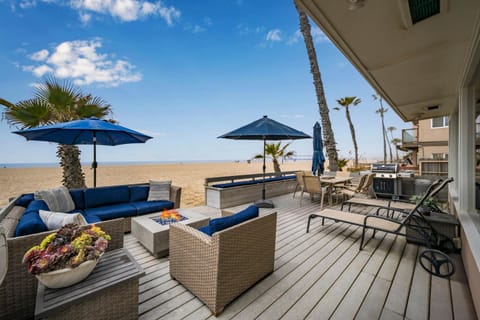 Luxurious Oceanfront Home with Incredible Views House in Balboa Peninsula