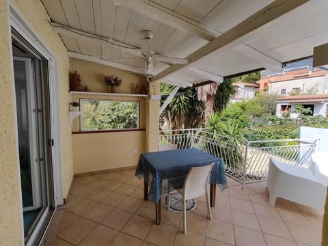 Property building, Summer, Solarium, Dining area, Pets, Pets, Pets, Breakfast, Lunch, pet friendly, pet friendly