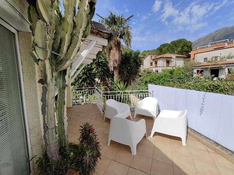 Property building, Balcony/Terrace, Pets, Pets, Pets, pet friendly, pet friendly