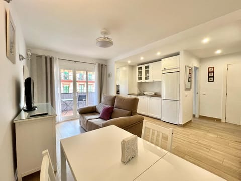 Kitchen or kitchenette, Living room, Dining area