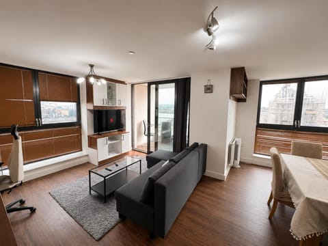 Communal lounge/ TV room, TV and multimedia, Kitchen or kitchenette, Living room, Seating area, Dining area, Evening entertainment