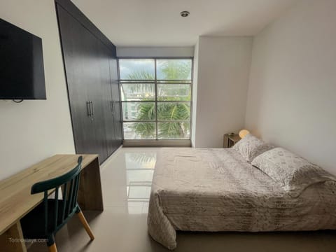 Bed, TV and multimedia, Photo of the whole room, Seating area, Bedroom, Street view, flat iron, hair dryier, wardrobe, air conditioner