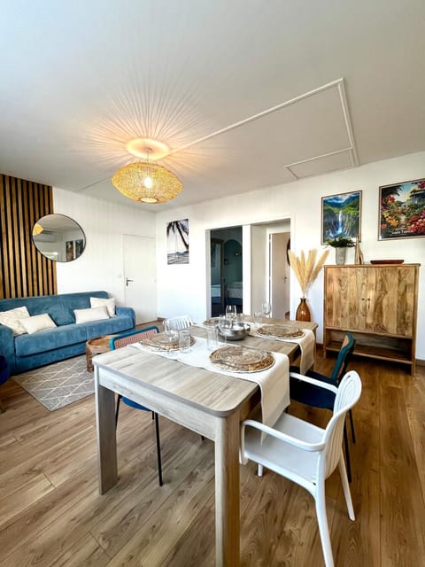 Living room, Photo of the whole room, Dining area