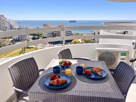 View (from property/room), Balcony/Terrace, Seating area, Sea view