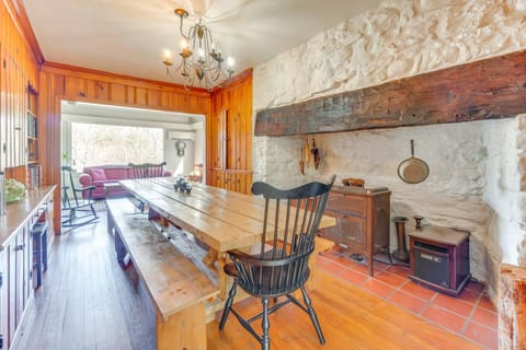 Historic Manor 3 Mi to Shawnee Mtn! Pet Friendly House in Middle Smithfield