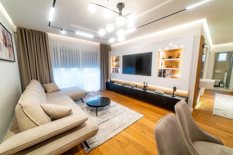 Communal lounge/ TV room, TV and multimedia, Living room, Seating area, Evening entertainment