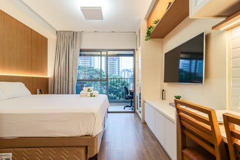 Bed, TV and multimedia, Balcony/Terrace, Photo of the whole room, Dining area, Bedroom, towels