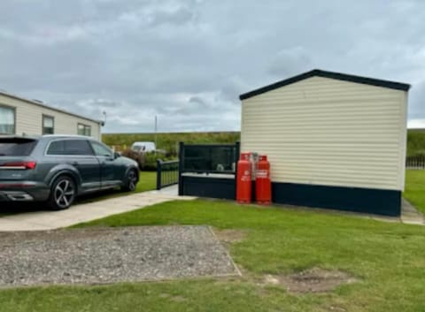 Property building, Day, Parking