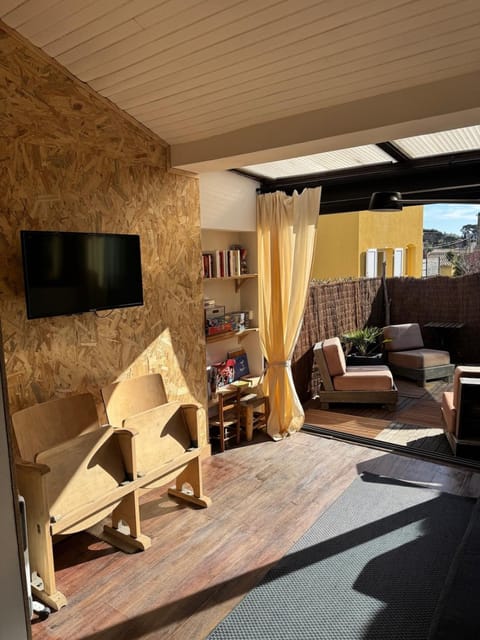 Communal lounge/ TV room, TV and multimedia, Living room, Seating area, Evening entertainment