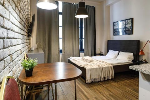 Bed, TV and multimedia, Living room, Photo of the whole room, Seating area, Bedroom, hair dresser, towels