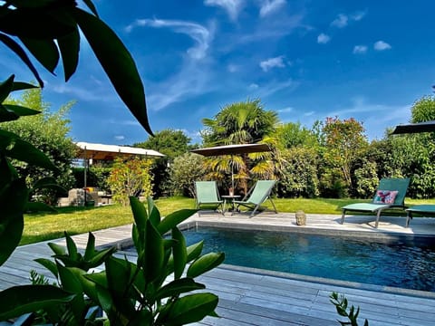 Patio, Spring, Day, Summer, Garden, Garden view, Pool view, Swimming pool, sunbed