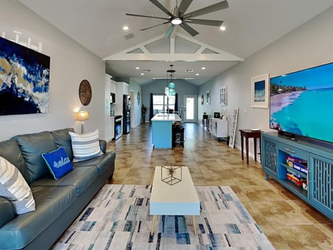 TV and multimedia, Living room, Seating area, furniture, kitchen