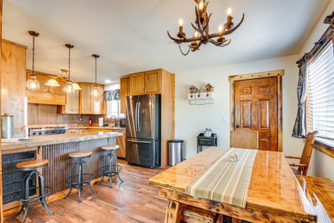 Wills Place Utah Family Getaway Hot Tub and Yard House in Glendale