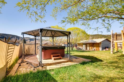 Wills Place Utah Family Getaway Hot Tub and Yard House in Glendale