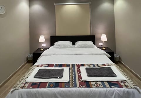 Bed, Photo of the whole room, Bedroom, towels
