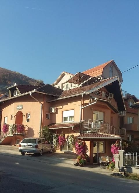 Property building, Day, Location, Parking