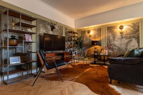 TV and multimedia, Living room, Seating area