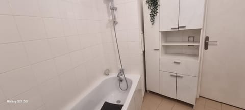 Le Repos Urbain-Grand T3 Cosy à 10 min de Paris & CDG Apartment in Saint-Denis, France
