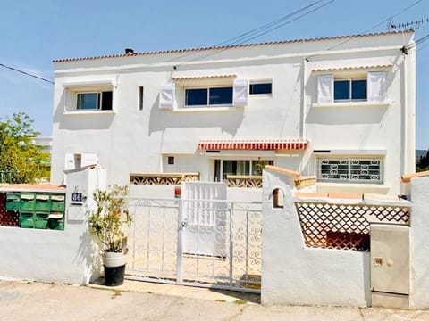 À 1 voie piétonne de la plage, du centre et du port pour 1 à 4 personnes Apartment in La Ciotat