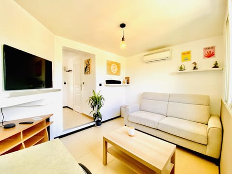 À 1 voie piétonne de la plage, du centre et du port pour 1 à 4 personnes Apartment in La Ciotat