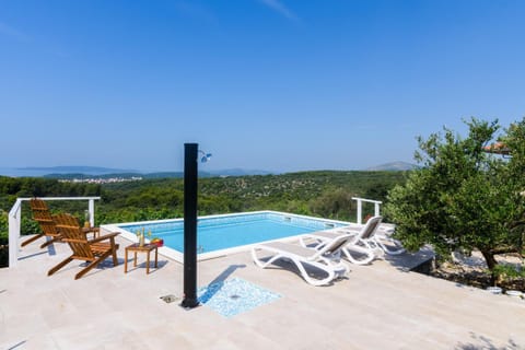 Swimming pool, Location, children, Family