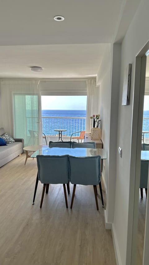 Natural landscape, View (from property/room), Living room, Dining area, Sea view