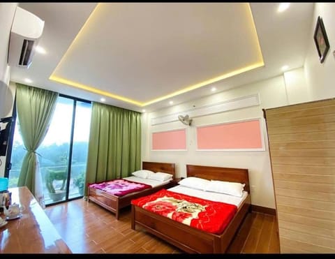 Bed, TV and multimedia, Photo of the whole room, Bedroom, Mountain view, towels, air conditioner