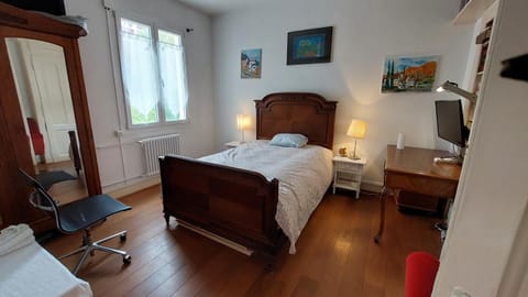 Quiet room in Montreux city center with mountain view Bed and Breakfast in Montreux