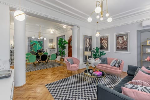 Living room, Seating area