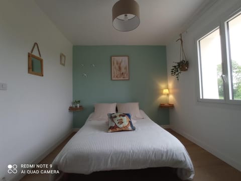 Photo of the whole room, Bedroom, Garden view, River view