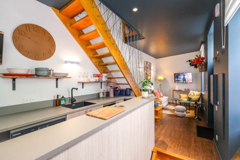 Kitchen or kitchenette, Dining area, pet friendly, stove
