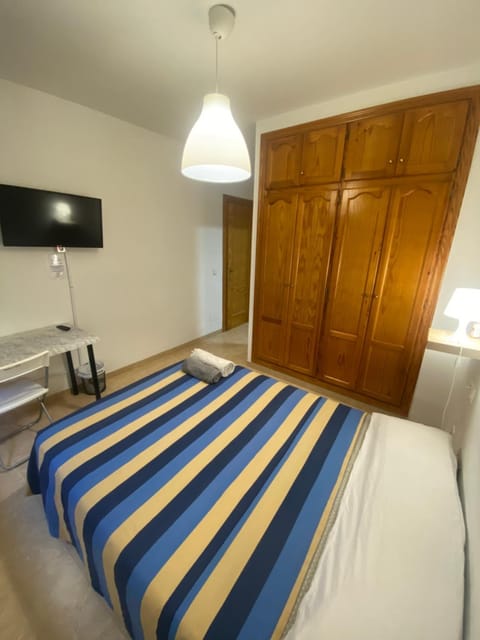 HABITACIÓN CON BAÑO PRIVADO, en piso compartido Vacation rental in Sierra de las Nieves