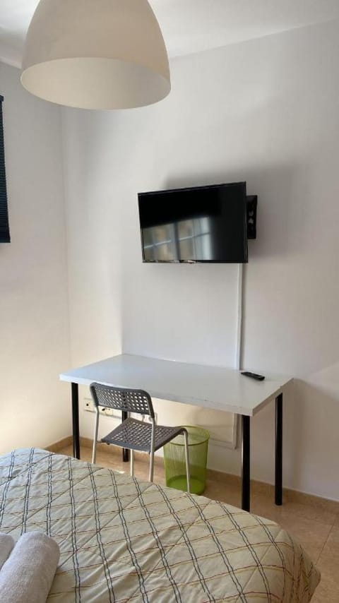 HABITACIÓN CON BAÑO PRIVADO, en piso compartido Vacation rental in Sierra de las Nieves